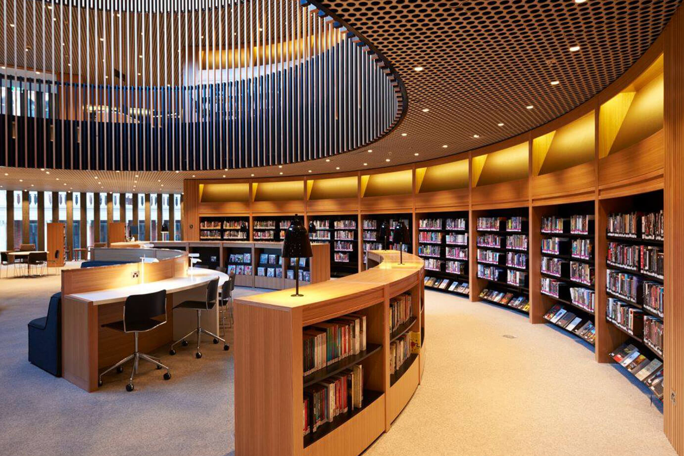 Library itl. Библиотека Японии читальный зал. Йельский университет библиотека. Современная библиотека. Интерьер современной библиотеки.